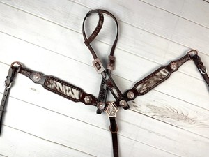 Cabecera y coraza de caballo de calidad increíble con cuero de pelo y hermosas hebillas - Product Image 2