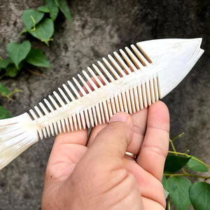 Peine de pelo de cuerno de buey de alta calidad, diseño de pescado, más vendido para uso doméstico y hotelero, decoración de estilo Animal pulido por HF CRAFTS - Product Image 1