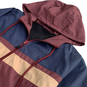 Survêtement d'été en satin pour hommes avec coupe-vent à fermeture éclair sur le devant et capuche tempête imperméable à triple réglage thermoscellée - Product Image 3