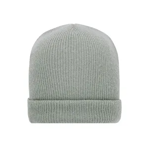 Berretto Invernale Morbido Lavorato a Maglia, Accessorio Sportivo Sostenibile per Sport Invernali - Product Image 1
