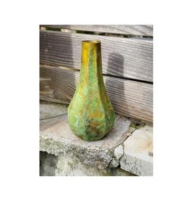 Vase à fleurs en métal de forme antique fabriqué à la main avec un design unique idéal pour ajouter un charme rustique à votre salon ou salle à manger - Product Image 2