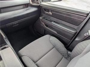 SUV d'occasion 2024 Ultra-Luxe Type Couronne Diesel R17 Automatique 4 Places Toit Panoramique en Bon État - Product Image 5