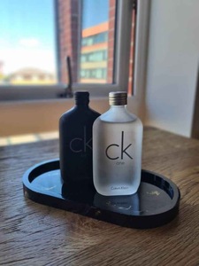 ถาดเรซิ่นตกแต่งหลากสี ถาดจัดระเบียบเครื่องสำอาง ของตกแต่งบ้าน ถาดเรซิ่นทรงรี ถาดวางของบนโต๊ะเครื่องแป้ง คุณภาพสูง - Product Image 3