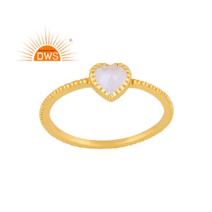 Bague empilable artisanale en argent sterling plaqué or 18 carats avec pierre de lune arc-en-ciel naturelle, fabricant de bijoux demi-fins - Product Image 1