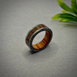 Bague de mariage pour homme en bois de baril de whisky de Damas, cadeau d'anniversaire pour mari - Product Image 3