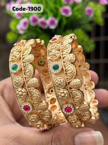 Thanh lịch rajwadi kim loại Bangles với Antique Vàng kết thúc đá embellishments hoàn hảo cho đám cưới Lễ Hội chức năng truyền thống - Product Image 3