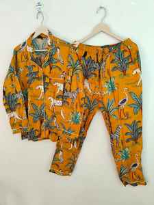 Conjunto de Pijama de Mujer, Hecho a Mano, con Estampado de Animales de la Selva, 100% Algodón Tejido, Cuello en V, Cierre de Botones, Mangas Largas, Largo Completo, Suave, para Verano - Product Image 6