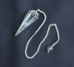 Pendule en cristal transparent en gros, pendentif facetté, pierre précieuse polie pour la guérison, la radiesthésie, l'utilisation spirituelle, le Feng Shui, le chakra - Product Image 1