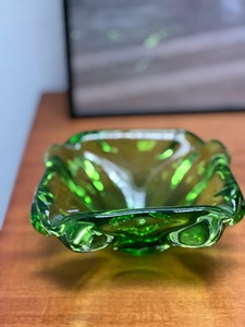 ชามตกแต่งเรซินสีเขียวทำด้วยมือถาดวางกลางศิลปะเคลือบเงามีสไตล์เน้นโต๊ะสำหรับบ้านห้องนั่งเล่นสำนักงาน - Product Image 2