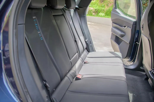 Vehículo Usado en Excelentes Condiciones, 2024, 75001, 100000 Millas, Doble Motor, Tracción en las Cuatro Ruedas, Batería Hyper Range de Segunda Mano, en Venta - Product Image 4