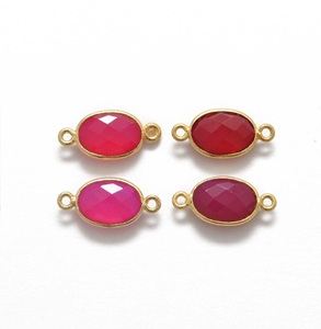 Coszcalt Exports Connecteur ovale en calcédoine rose, serti clos plaqué or, pièce de bijouterie minimaliste unisexe - Product Image 2