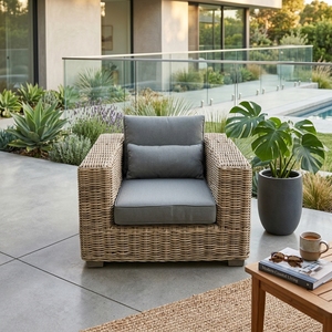 Fauteuil d'extérieur moderne en rotin tressé naturel avec coussin couleur naturelle et accoudoirs larges, pour aménagement de patio et décoration - Product Image 4