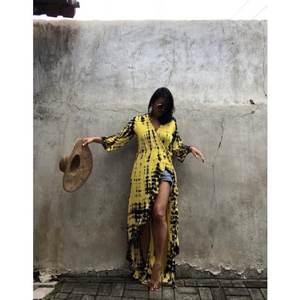 Robe portefeuille Robe longue teinte à la main pour les vacances d'été et le salon - Product Image 2