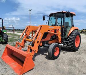 Tractor M6060 4WD de Tamaño Mediano con Motor de 63.5HP y Bomba de Alta Productividad para Uso Agrícola - Product Image 1