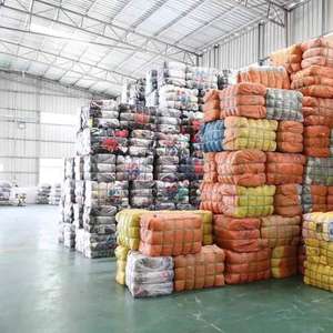 Bale de vêtements usagés en vrac, vêtements mixtes pour les commerçants et les grossistes en vêtements - Product Image 6