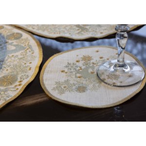 Juego de 7 Piezas para Mesa de Navidad con Bordado Floral, Camino de Mesa de Poliéster y Lino, Servilletas Tejidas Resistentes a las Manchas para Uso Doméstico - Product Image 5