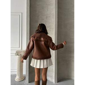 Vestes en cuir pour femmes avec fermetures éclair, produit en gros - Product Image 2