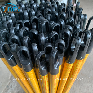 Long manche de balai en bois eucalyptus enduit de PVC économique de Factory Outlet - Product Image 3