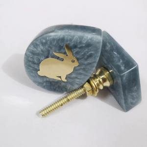 Perilla de puerta con forma de triángulo azul con adhesivo del alfabeto, manija decorativa divertida para armarios, cajones y espacios de aprendizaje para niños - Product Image 6