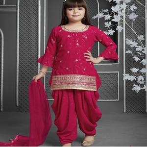 Nouvelle arrivée Chinon soie avec impression numérique et paillettes broderie enfants Kurti ensemble fabricant de Surat au prix de gros - Product Image 1