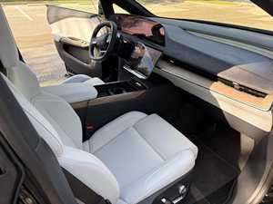 Sedán Gravity Grand Touring 2024 Recién Detallado, 828 Caballos de Fuerza, Motor Dual, Tracción en las Cuatro Ruedas, Automático, Volante a la Izquierda, Cuero, R18, 5 Asientos - Product Image 4