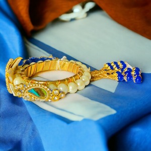 Bracelet de manchette Kundan de conception de paon lourd en gros de meilleure qualité pour les femmes disponibles au meilleur prix - Product Image 1