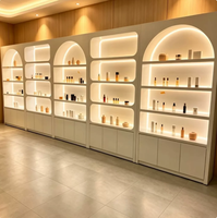 Présentoir cosmétique arqué de luxe entièrement assemblé avec éclairage LED chaud, vitrine pour soins de la peau, mobilier de salon de beauté