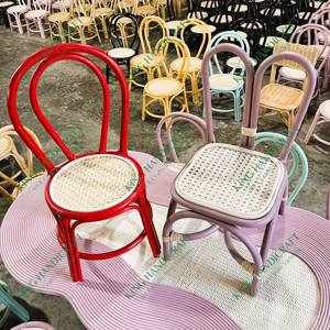 Chaise pour enfants en rotin moderne et chic conçue durablement pour les fêtes intérieures et extérieures pour le salon, la cuisine et la chambre à coucher - Product Image 4