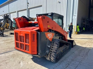 Entreprenez des travaux difficiles avec confiance dans le SVL97-2 2021 de Kubota. Il dispose d'une cabine fermée confortable équipée - Product Image 3