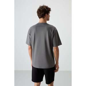 เสื้อยืดพิมพ์ลายทรงโอเวอร์ไซส์สีเทาเข้มสำหรับผู้ชาย Air Jones ผ้าฝ้ายเนื้อหนา - สไตล์สตรีทแวร์ลำลอง - Product Image 5