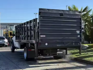 Camión de plataforma plana RAM 4500 usado de 2015, listo para trabajar, con plataforma elevadora Waltcoo y plataforma de 16 pies, LHD/RHD, envío a todo el mundo - Product Image 3