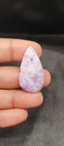 ลาพิโดไลต์ธรรมชาติคุณภาพสูง รูปทรงคาโบชอง สีน้ำเงิน ขัดเรียบ สำหรับทำเครื่องประดับ หินบำบัด ขนาดคละแบบ ขายส่ง UDGEMS - Product Image 4