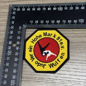 Parches de hierro bordados tejidos personalizados, alfabeto de corazón y insignia escolar en forma de flor para sombrero personalizable - Product Image 4