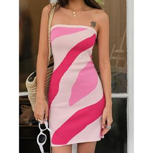 Vestido Maxi Casual Ajustado para Mujer - Rosa con Rayas Onduladas, Sin Tirantes, Tejido de Punto - Product Image 1