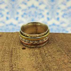 Bague Spinner en argent 925 Texture à trois tons Bague de méditation artisanale réglable Designer Fine Ring - Product Image 3