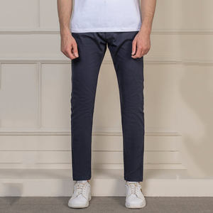 Pantalones de cintura media para jóvenes de las cuatro estaciones, pantalones casuales clásicos de Color sólido rectos ajustados de alto contenido de algodón para hombres - Product Image 1