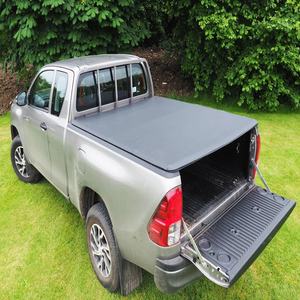 Couverture de benne électrique RollTrac noire pour Toyota Hilux Mk8-9 (à partir de 2016) Double cabine - Product Image 1