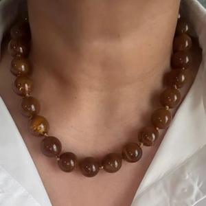 Collier en résine, accessoire de bijouterie audacieux et accrocheur pour les amateurs de mode moderne, haute qualité - Product Image 3