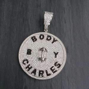 Iced Out Round Cut Moissanite Diamond Pendant Hip-Hop Style Charm Pendant Regalo de aniversario para hombres 925 Sterling Silver - Product Image 2