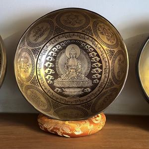 Cuenco Tibetano Étnico de Metal Chapado en Oro, Hecho a Mano, para Terapia, Meditación y Sanación con Sonido - Product Image 5