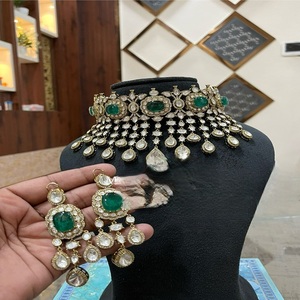 Magnifique ensemble de collier et boucles d'oreilles en moissanite doublet Kundan de haute qualité pour femmes, bijoux de créateur pour les mariages - Product Image 1