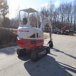 Nouvelle mini-pelle hydraulique TAKEUCHI avec vérin hydraulique Eaton et puissance de creusement élevée - Product Image 4