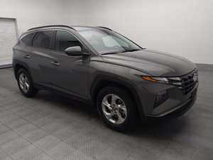 Super Gray 2024 Tucson SEL Fleet AWD Volante a la Izquierda Interior Oscuro R17 Techo Solar Arranque Remoto Asientos de Cuero Premium Automático - Product Image 2