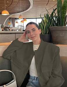 Cazadora bomber con botones recortada para mujer con posición frontal del logotipo - Product Image 3