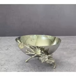 Bol à servir moderne de luxe en acier inoxydable poli, fait à la main, compatible lave-vaisselle, pour salade de fruits et cocktails - Product Image 1