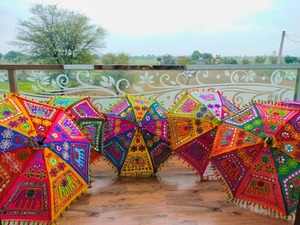 ร่มกันแดดผ้าฝ้ายลายปักแบบอินเดียดั้งเดิม ดีไซน์หรูหรา สำหรับงานแต่งงานและเทศกาลดีวาลี - Product Image 4