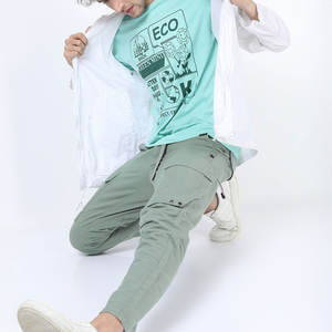 กางเกงคาร์โก้ผู้ชายสีเทาดีไซน์แบบลำลองเอวยางยืดน้ำหนักเบามีกระเป๋า6กระเป๋า100% ไลฟ์สไตล์ใช้งานกลางแจ้งสินค้าใหม่พรีเมี่ยม - Product Image 6