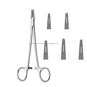Portaagujas Dental Manual Medivolve MI-S-682 de 12.7cm con Mordazas Fenestradas y Dentadas, Autoclavable, Acero Inoxidable, CE ISO13485 - Product Image 1