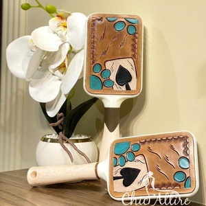 แปรงหวีผมสไตล์ตะวันตกทำมือแกะสลักจากนักออกแบบวินเทจทำจากหนังแท้ทำมือคุณภาพสูงอุปกรณ์เสริมของขวัญวินเทจเพ้นท์ด้วยมือ - Product Image 1