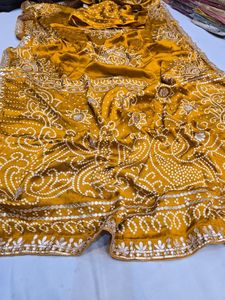 Magnifique sari de fête formel en georgette pure et douce avec imprimé Bandhani Patola sur un travail lourd de Gota Patti avec un chemisier - Product Image 2